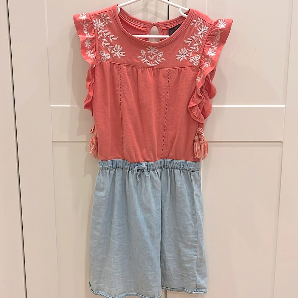 2/$20 Joe’s 10 dress white embroidered pink flutter sleeve top & chambray skirt